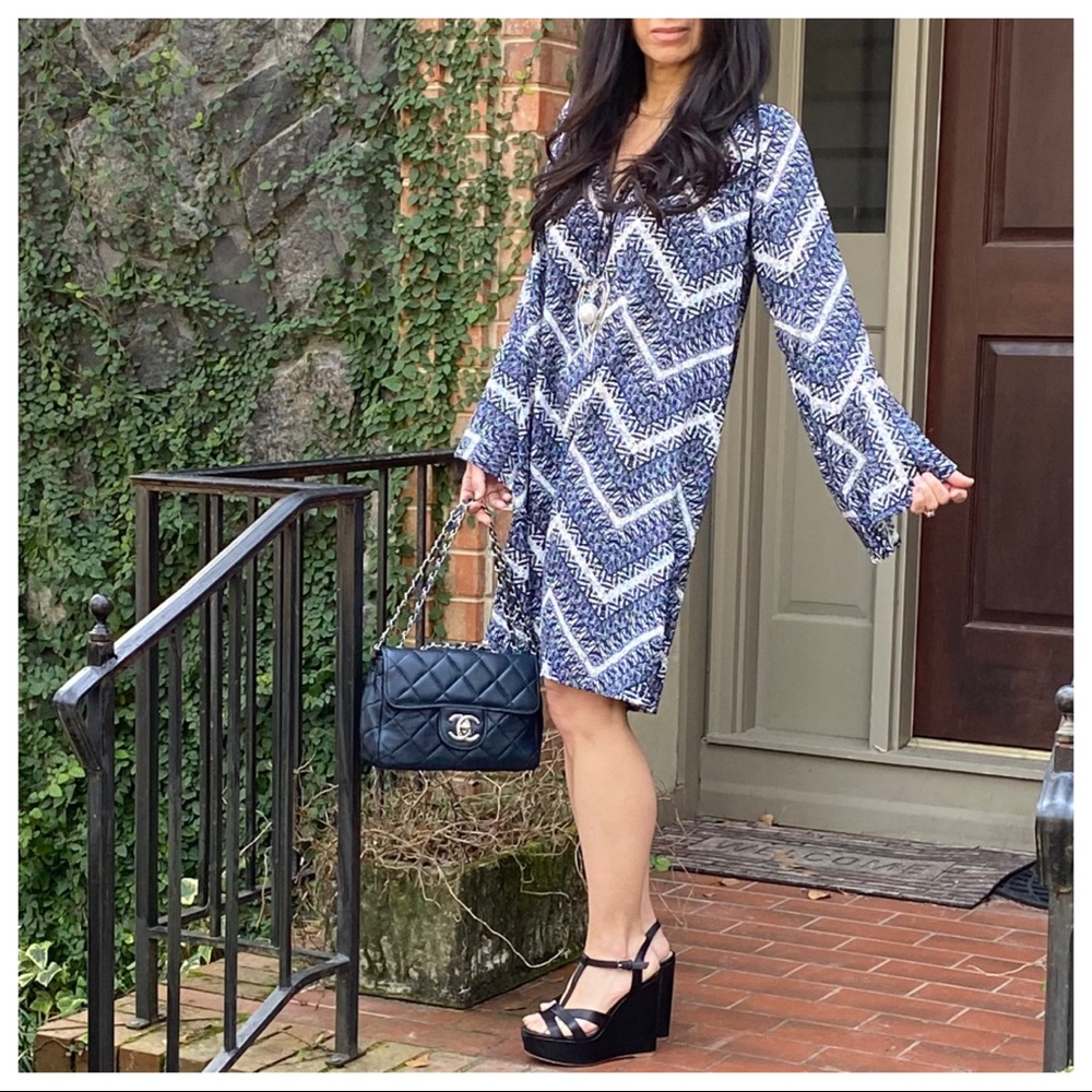 ✨LAST ONE ✨Chevron bell sleeves swing style dress - Picture 3 of 6